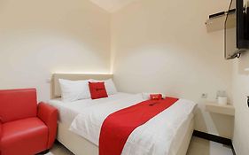 Reddoorz Plus Near Millenium Ict Centre Medan 2